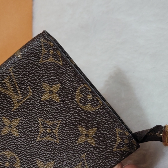 Louis Vuitton Cosmetics Pouch / Pochette - Picture 7 of 16